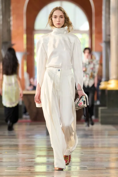 Look 34